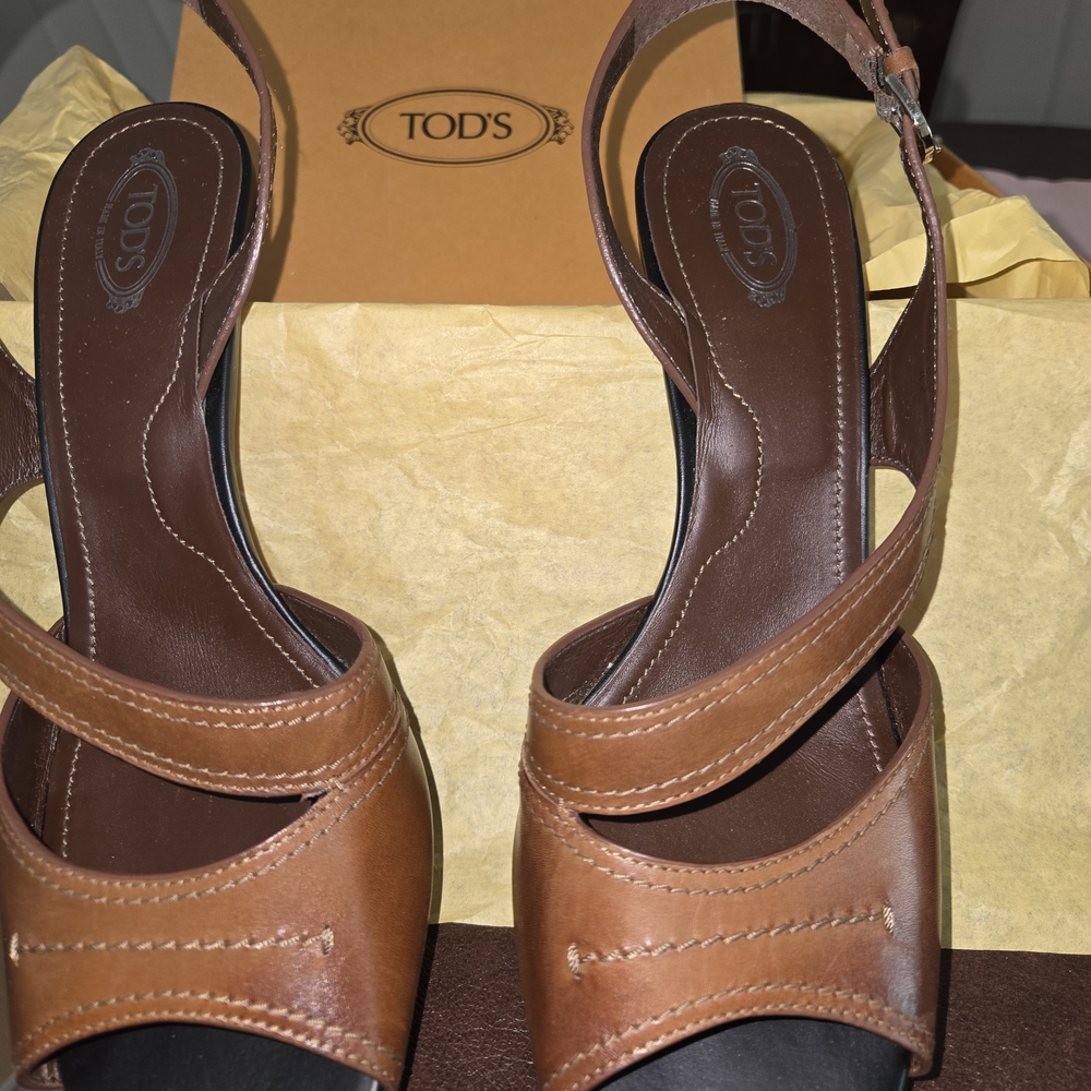 Tod's Tan Leather Heels